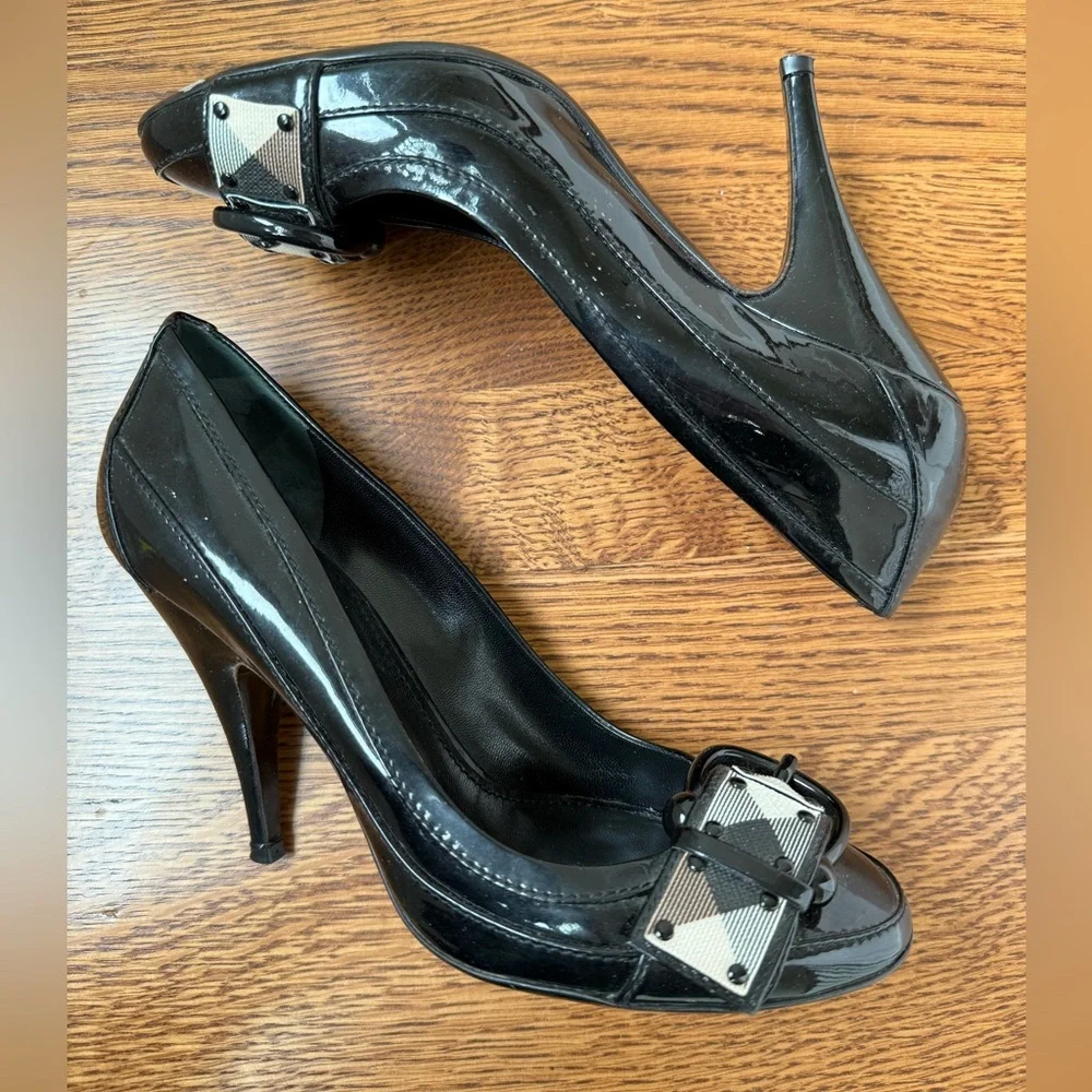 BURBERRY Patent Leather Pumps Heels Plaid Nova Check Buckle Old Money‎ 35.5